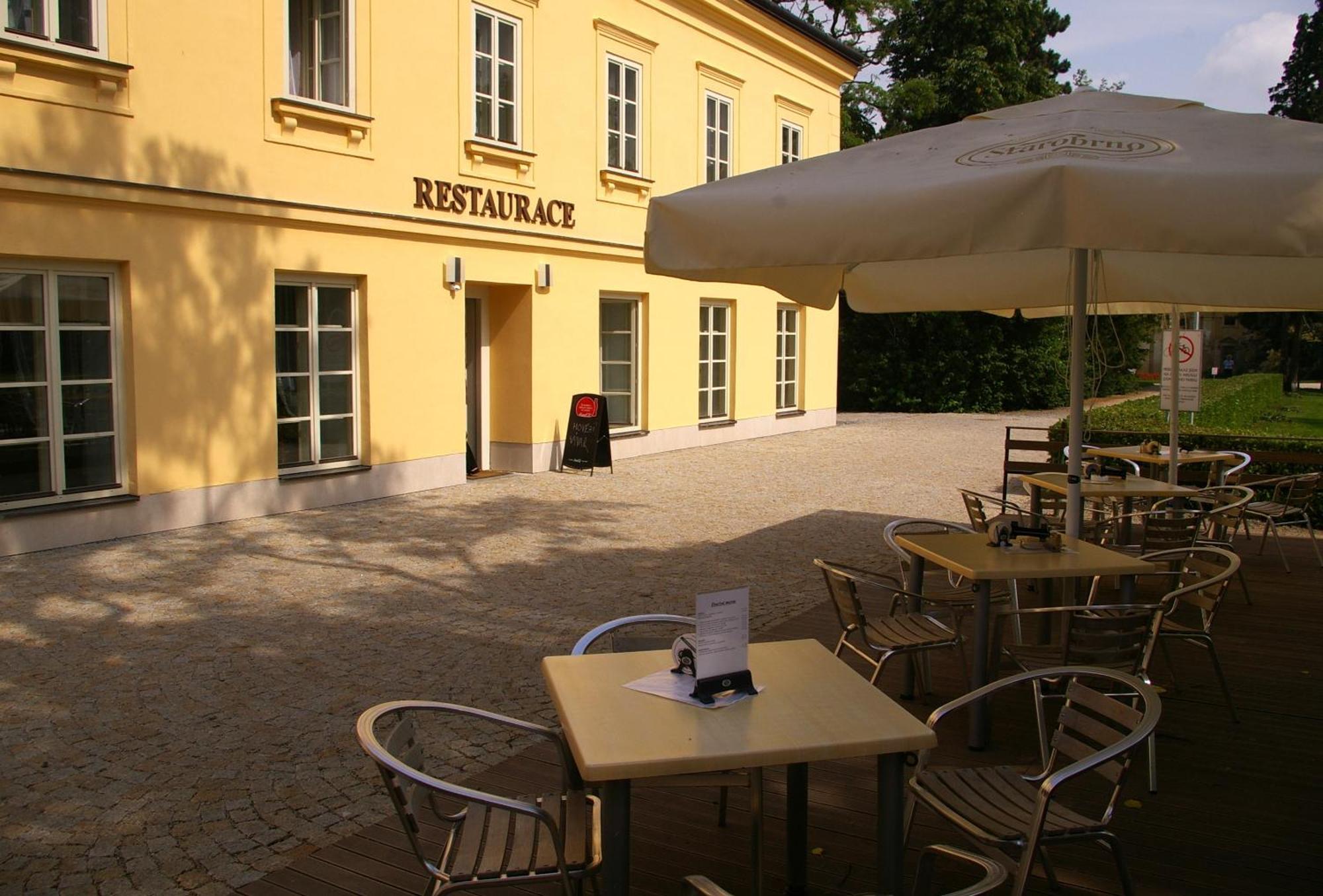Zamecky Hotel Lednice Eksteriør billede
